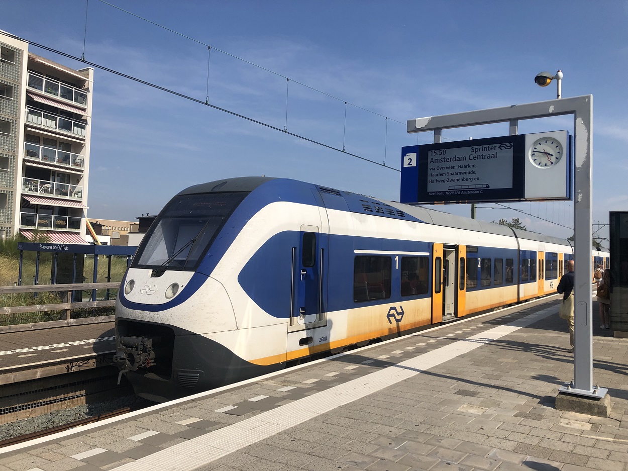 From Amsterdam to Zandvoort: travel by train, bus, car