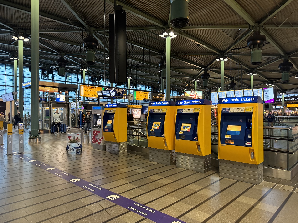 Amsterdam airport to city center, buy tickets