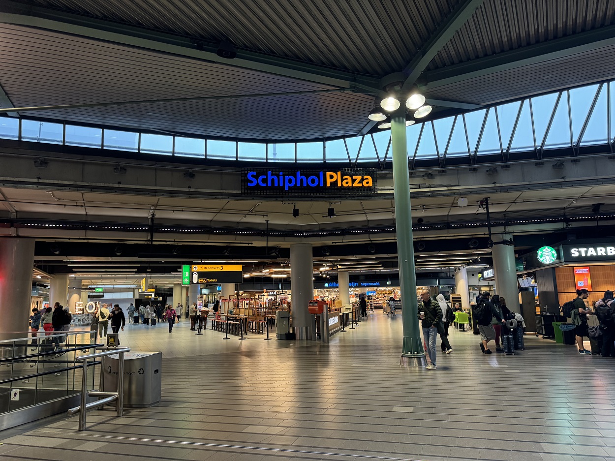 Schiphol Plaza Amsterdam airport train station