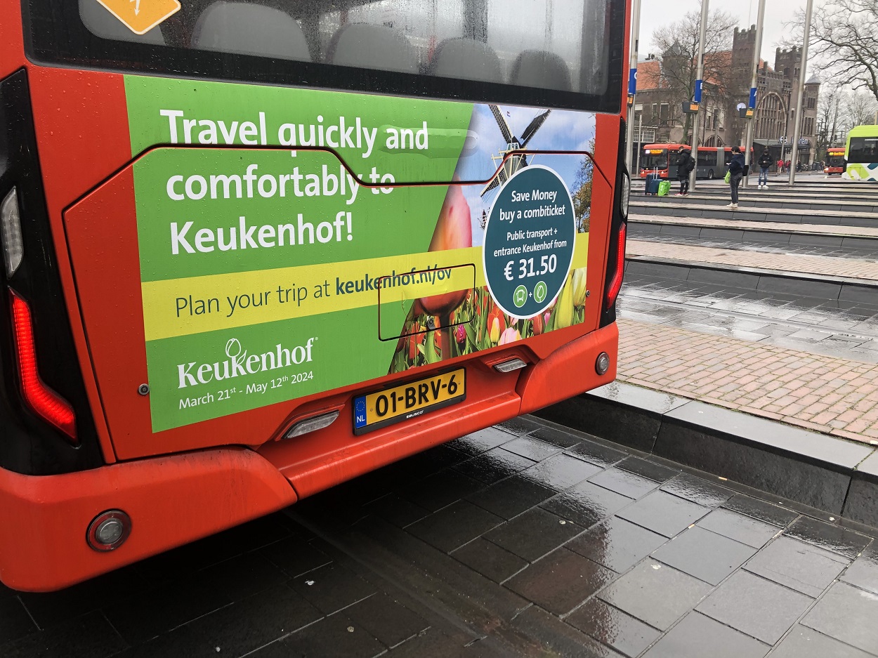 How to travel to Keukenhof from Amsterdam?