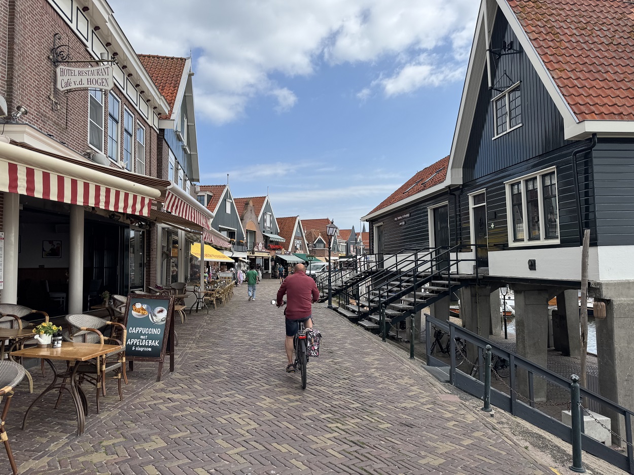 Travel to Volendam and Marken from Amsterdam