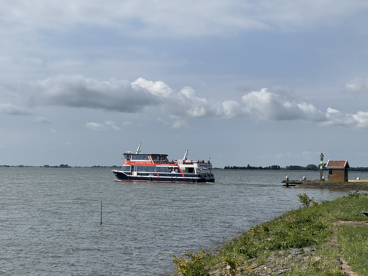 Ferry boar Volendam Marken