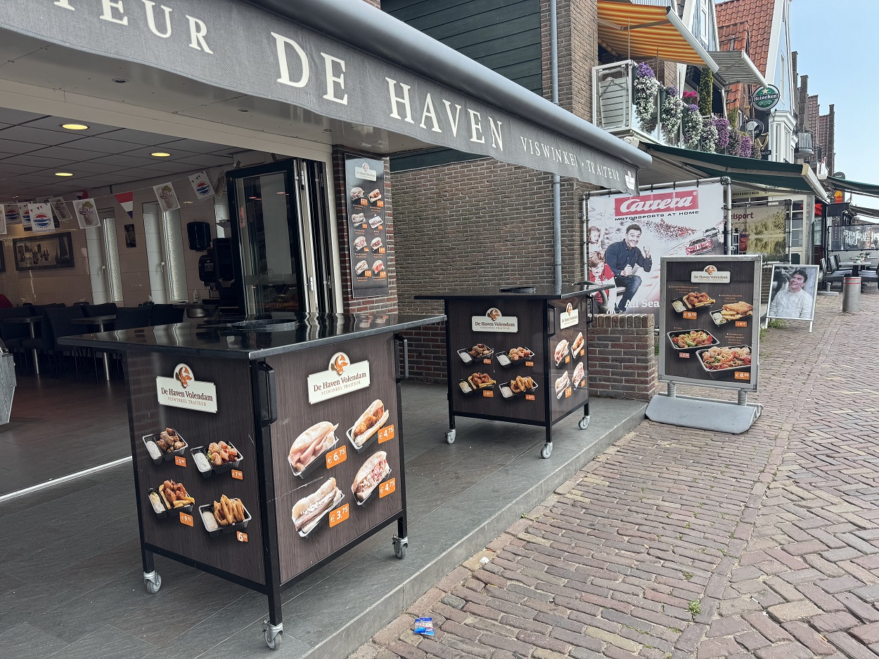 De Haven fish take away in Volendam