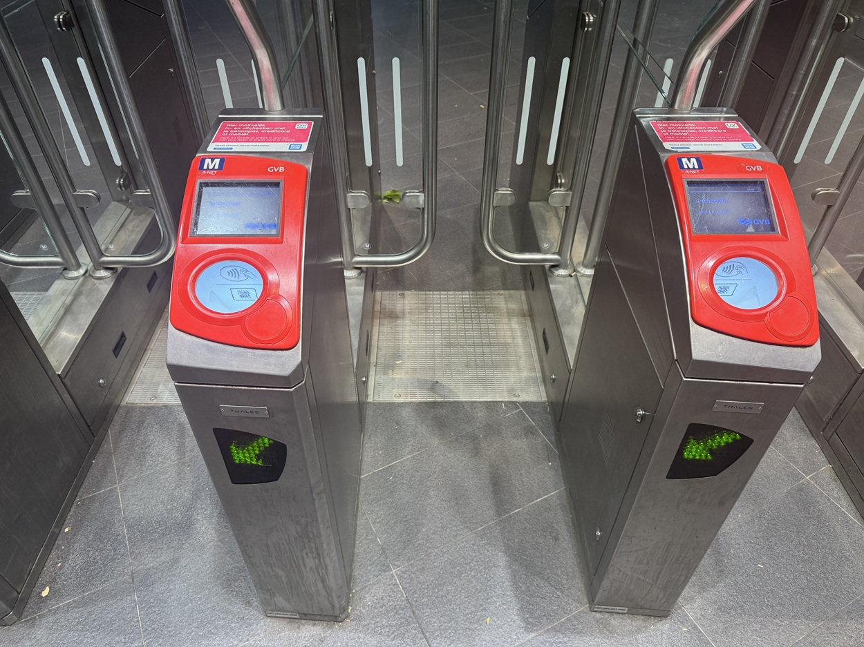 Amsterdam metro check in 