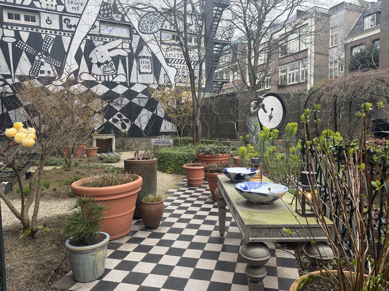 Alice in Wonderland secret garden in Amsterdam