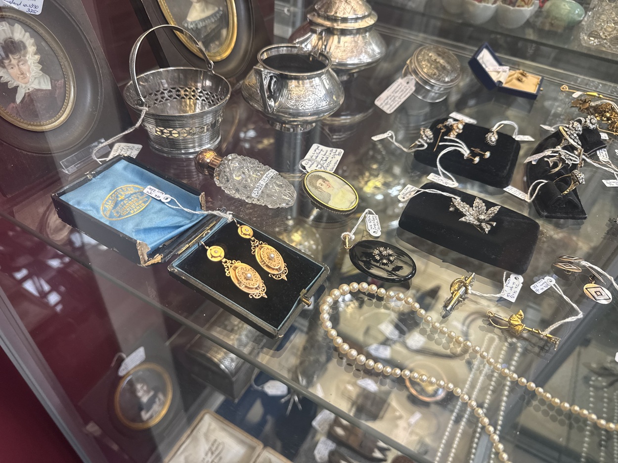 Antique jewelry Amsterdam