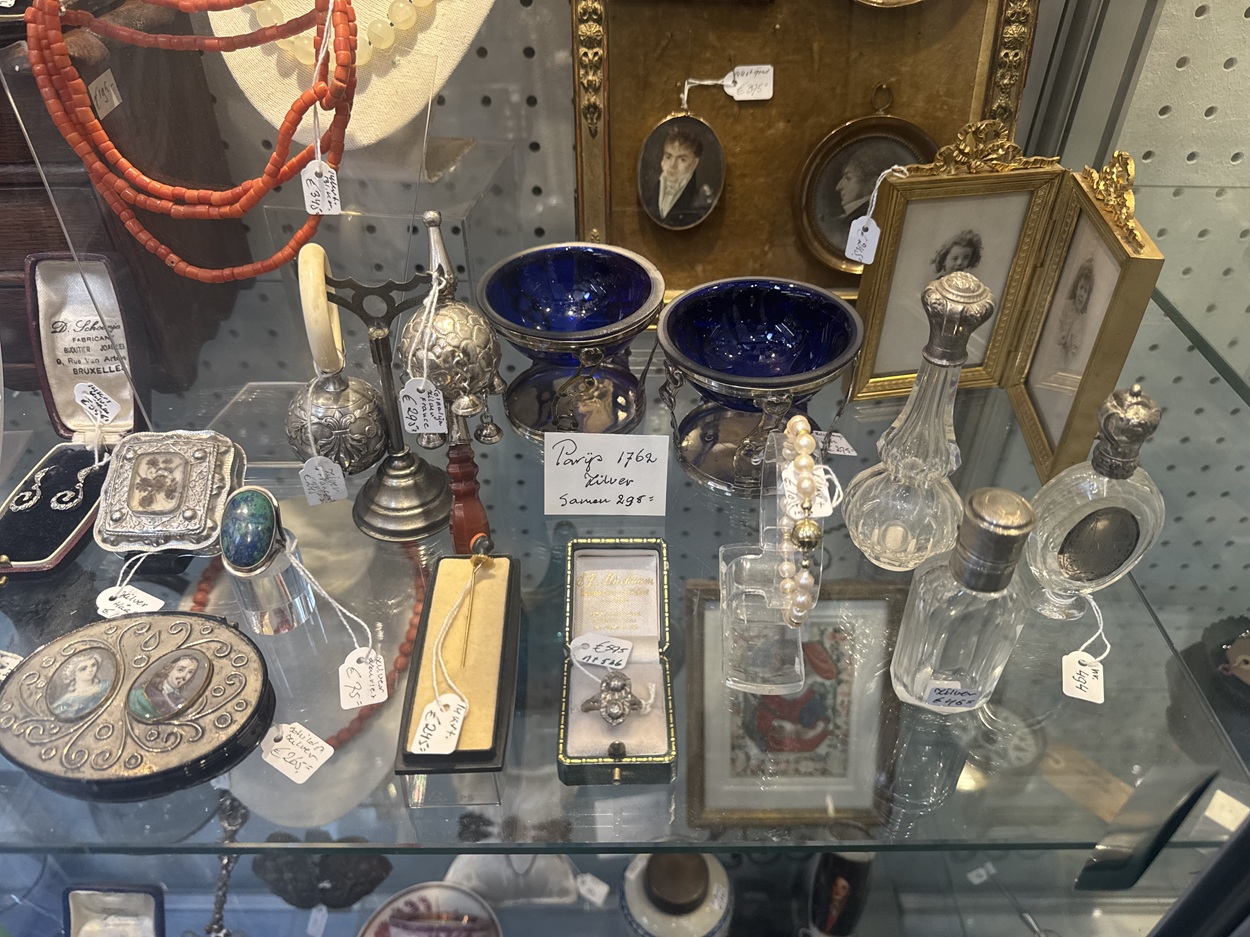 Antique shops in Amsterdam