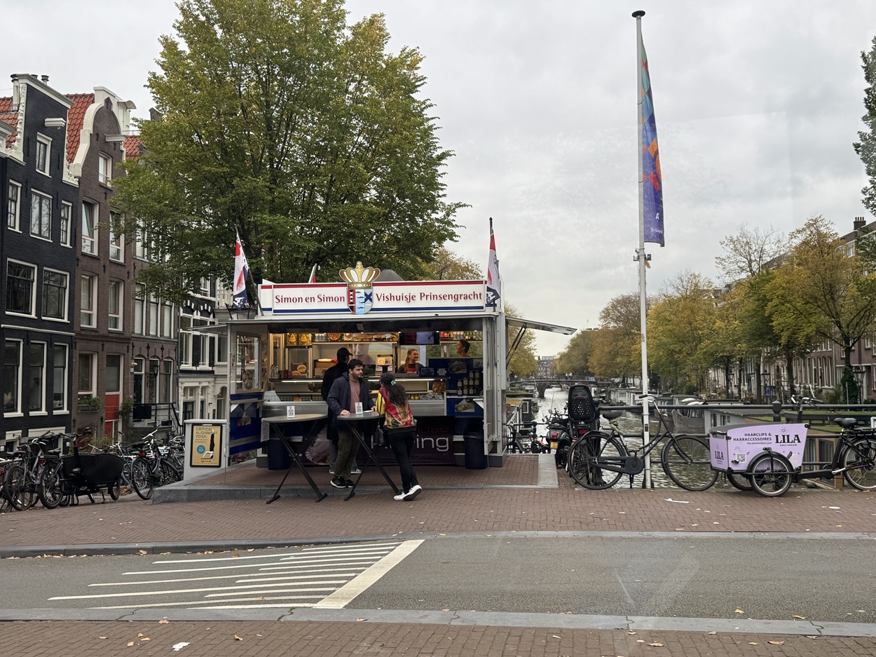 Simon en Simon Vishuisje Prinsengracht  Herring in Amsterdam