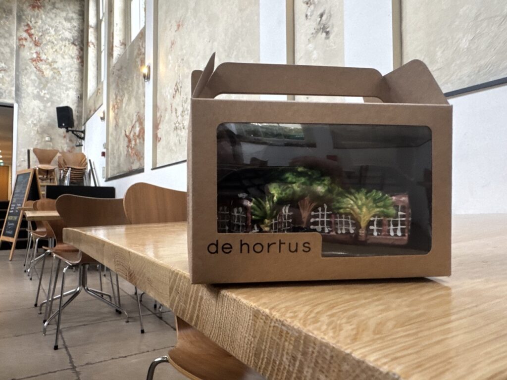 Christmas souvenirs and charms in the Hortus Botanicus Amsterdam shop